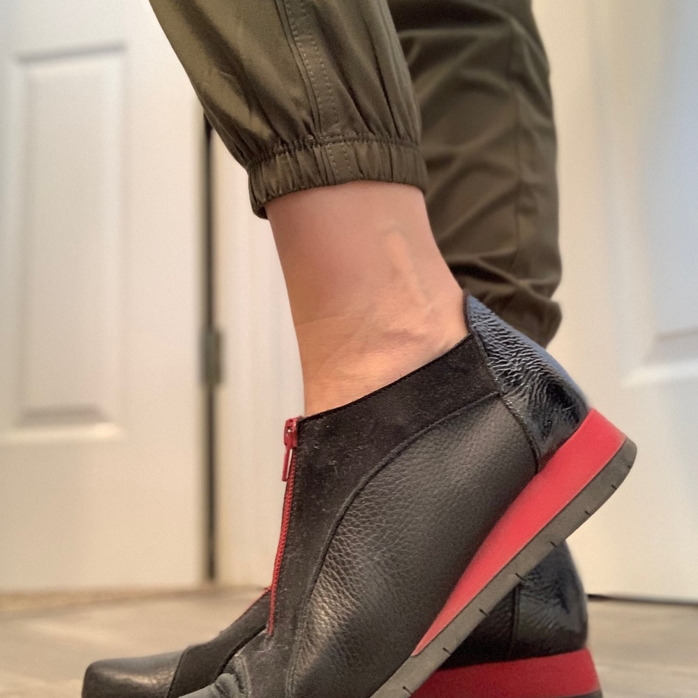 Arche leather shoes with zipper. Size 37 EU (6.5 US). Like new
